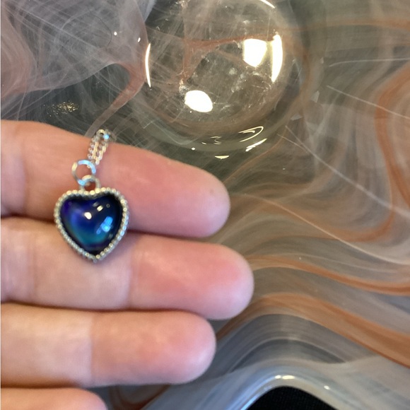 Heart shaped color changing mood necklace - Picture 1 of 5